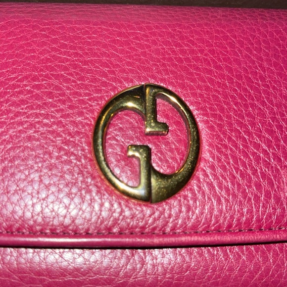 Preloved Gucci wallet dark pink excellent condition fits my iPhone 12 Pro Max - Picture 3 of 9